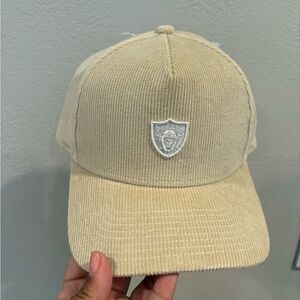 New Era Las Vegas Raiders Micro Corduroy Cream 9FORTY A-Frame SnapBack Hat OSFM